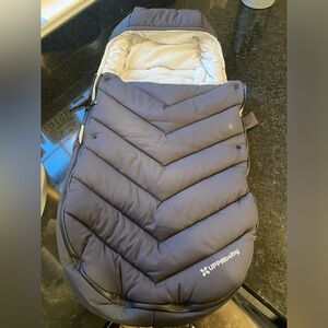 Uppa baby snug seat in black